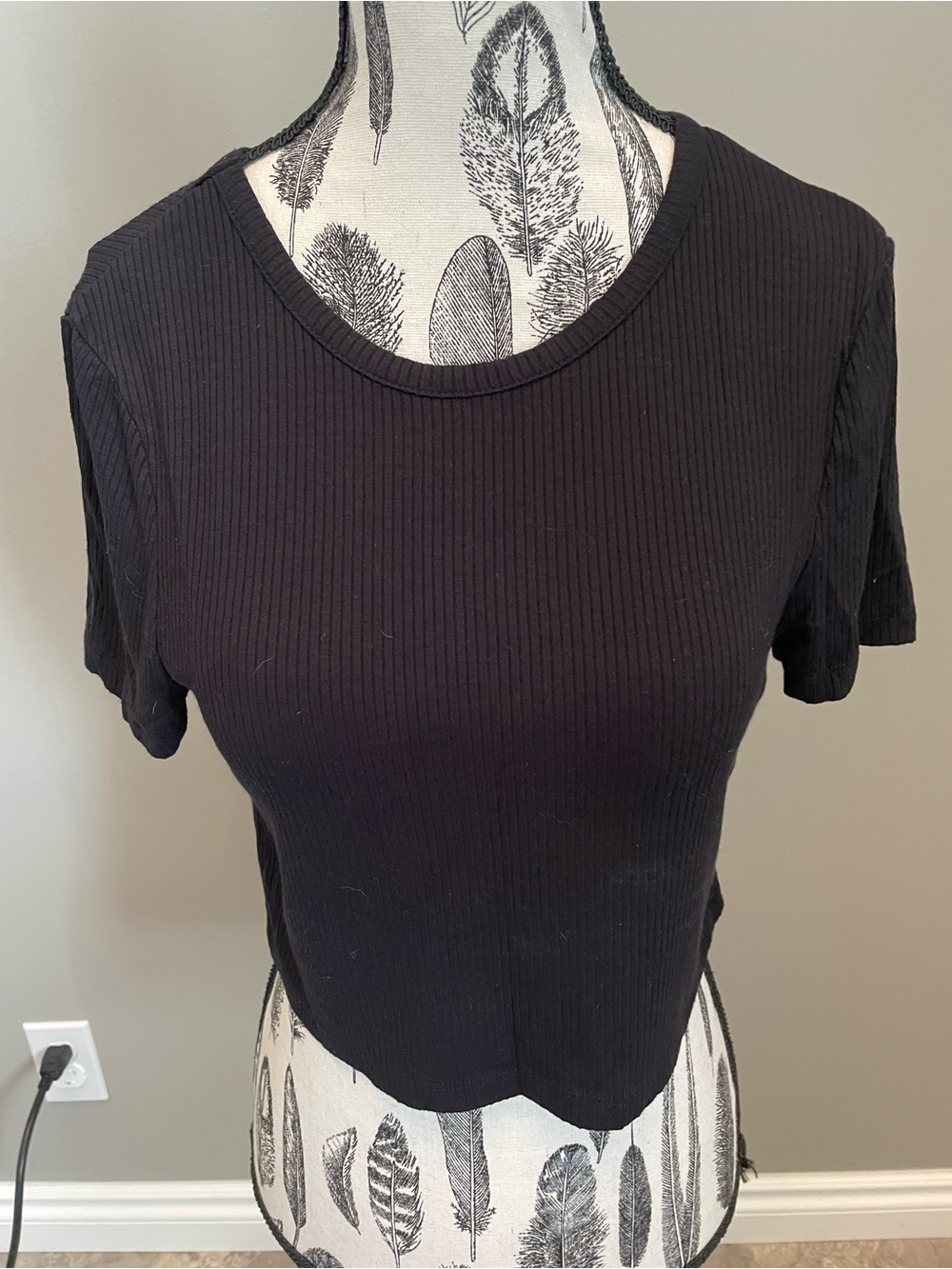 BRANDY MELVILLE - Black Ribbed Short Sleeve Women's Top